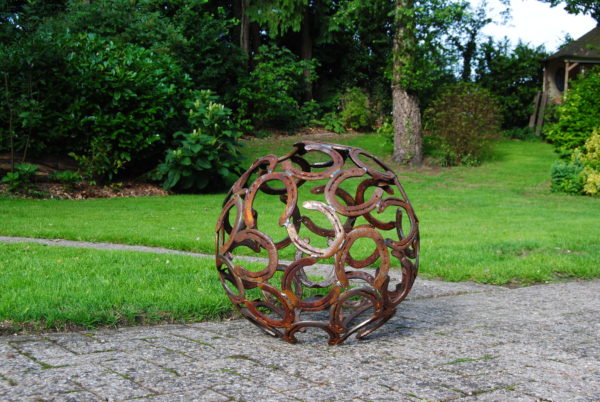 Decoratie bol hoefijzers 55 cm Roest