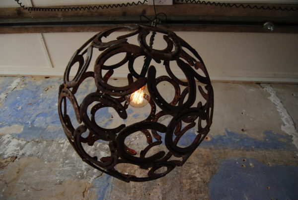 Hanglamp hoefijzers Roest. Doorsnede +/- 55 cm