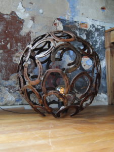 Vloerlamp hoefijzer bol 55 cm Roest.